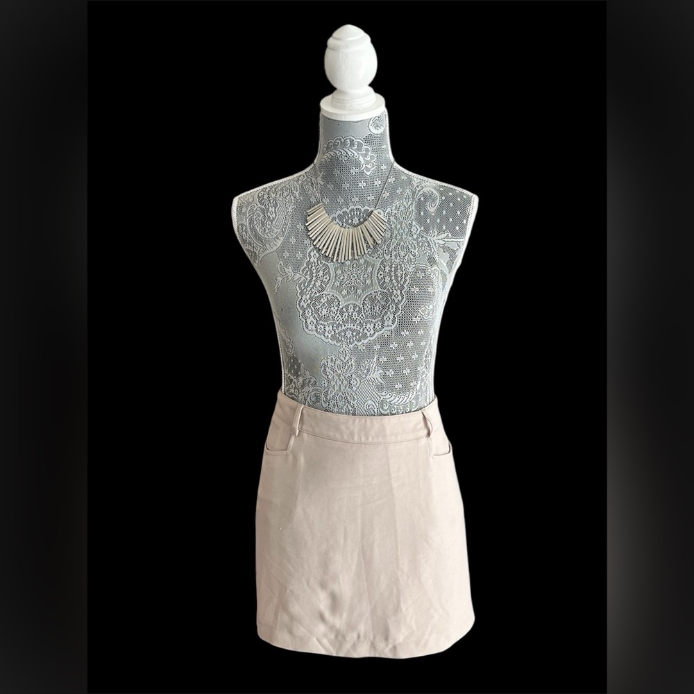 Vintage BCBG Maxazria Chic Beige Mini Skirt Medium